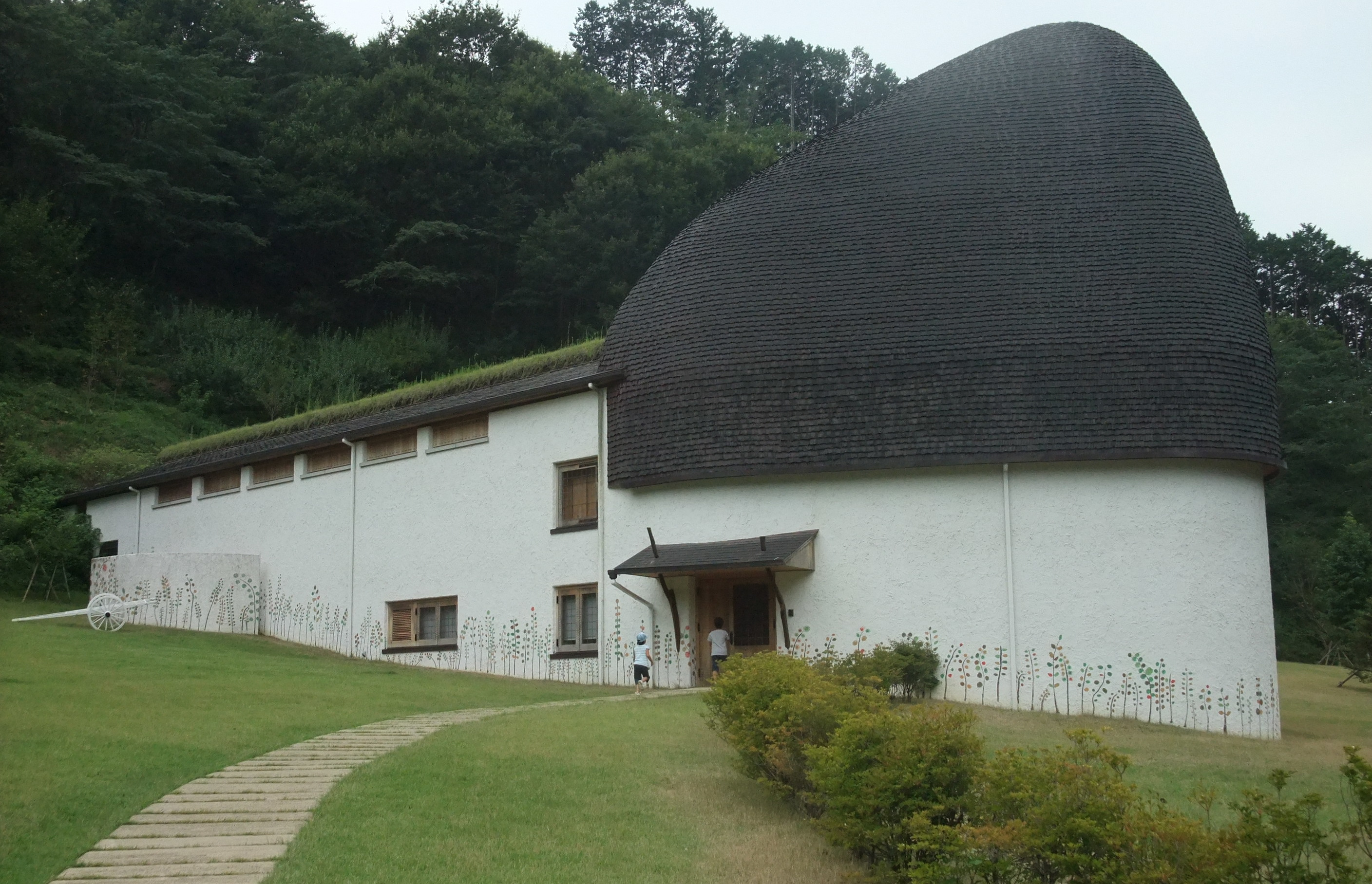 しっくい塗りの美術館
