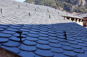 ヨーロッパの家の屋根は天然石
