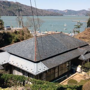 日本国内の家の天然石屋根